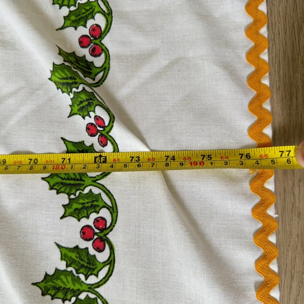 Vintage Christmas Tablecloth‎ Holly Berry Candy Cane Rickrack Trim 76x58 White